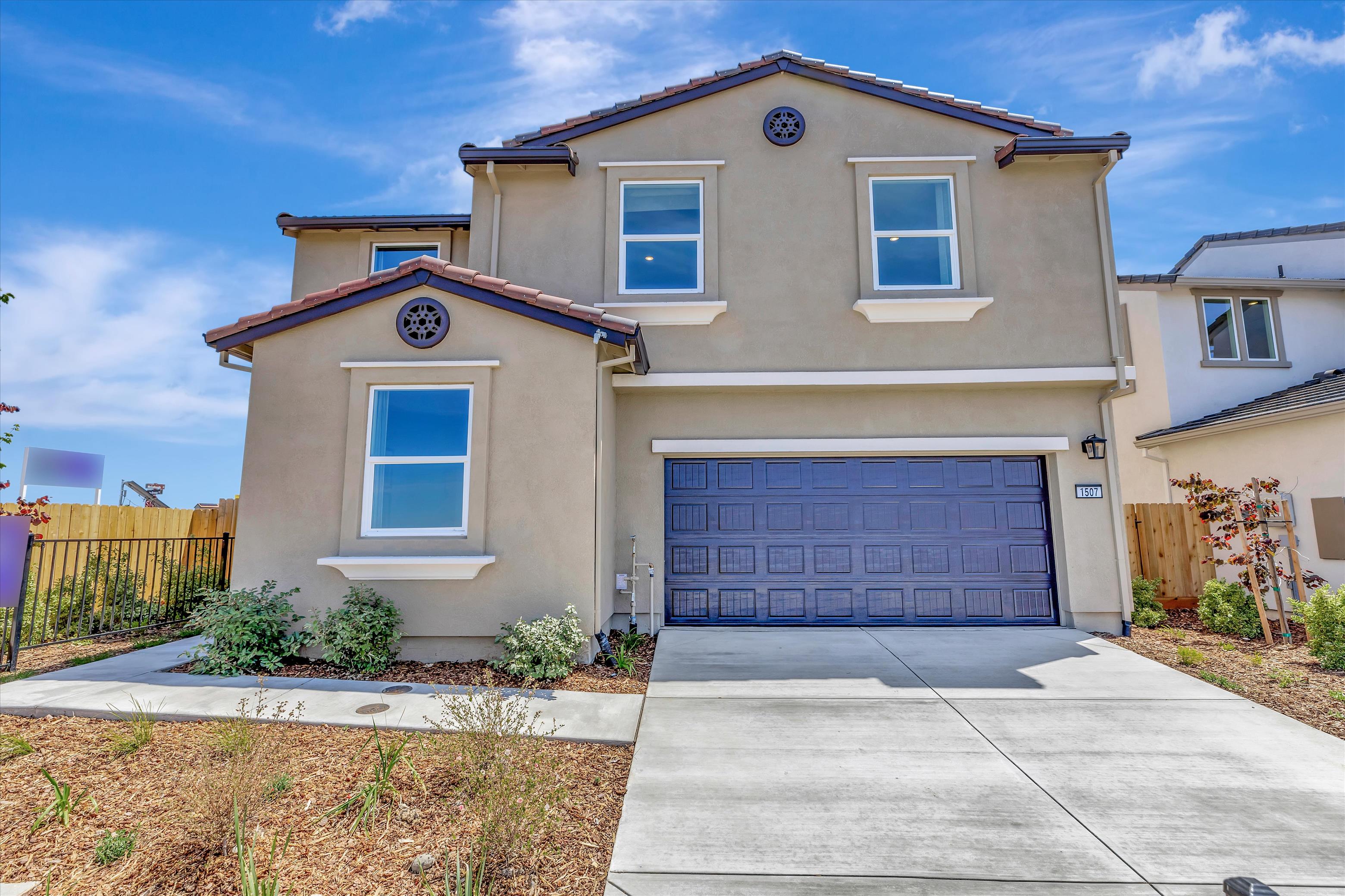 0002 1507 Roebling Street