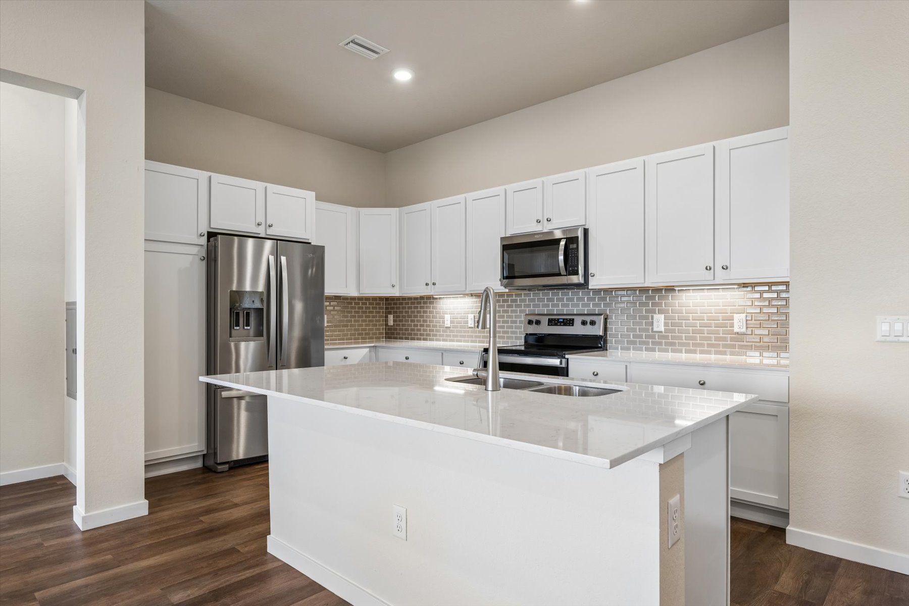 A kitchen with white cabinets.