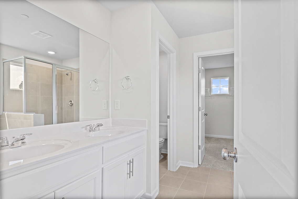 A bathroom with a sink and a mirror.
