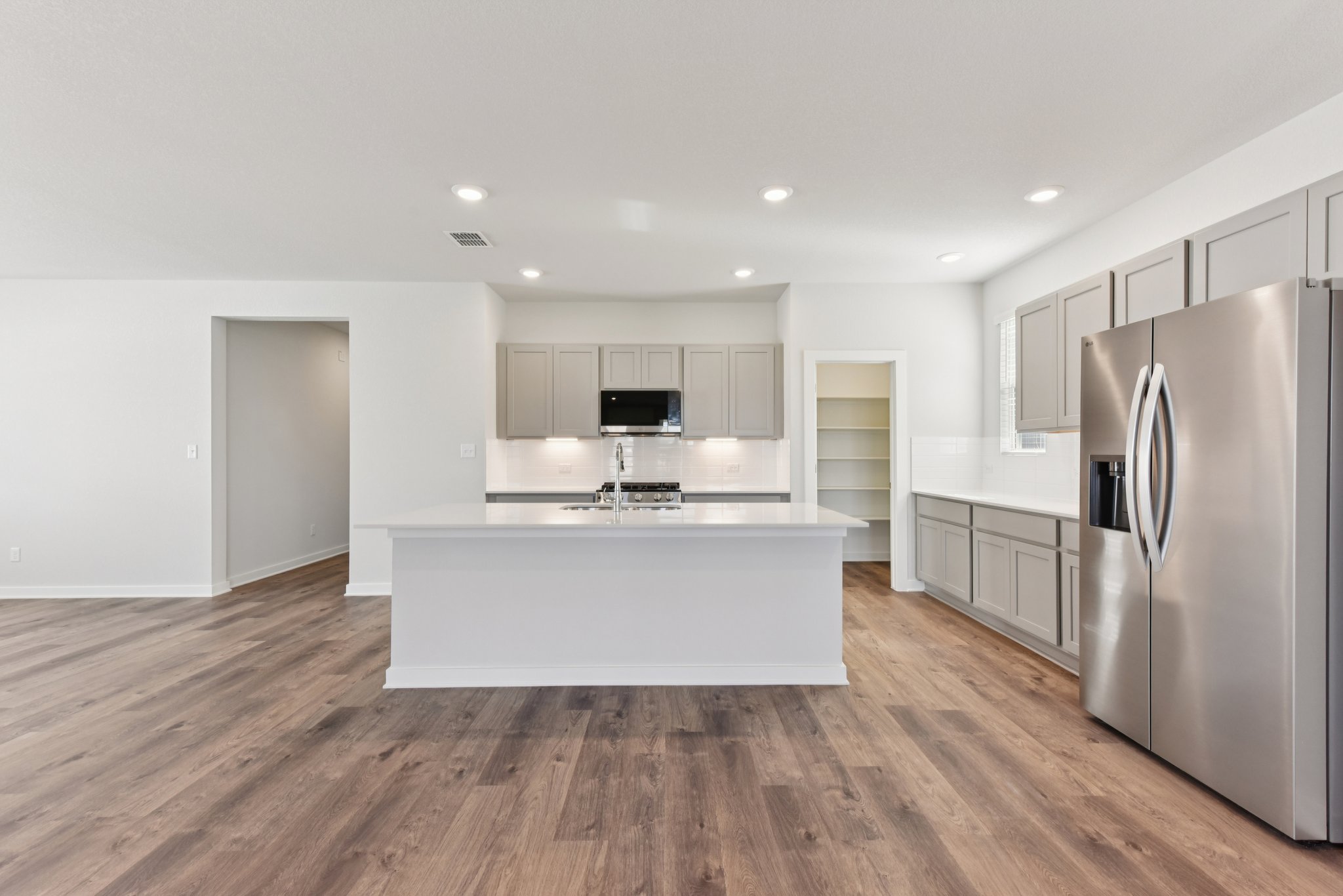A kitchen with white cabinets.