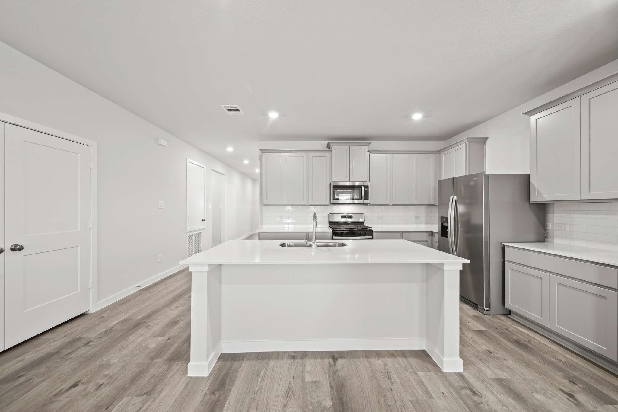 A kitchen with white cabinets.
